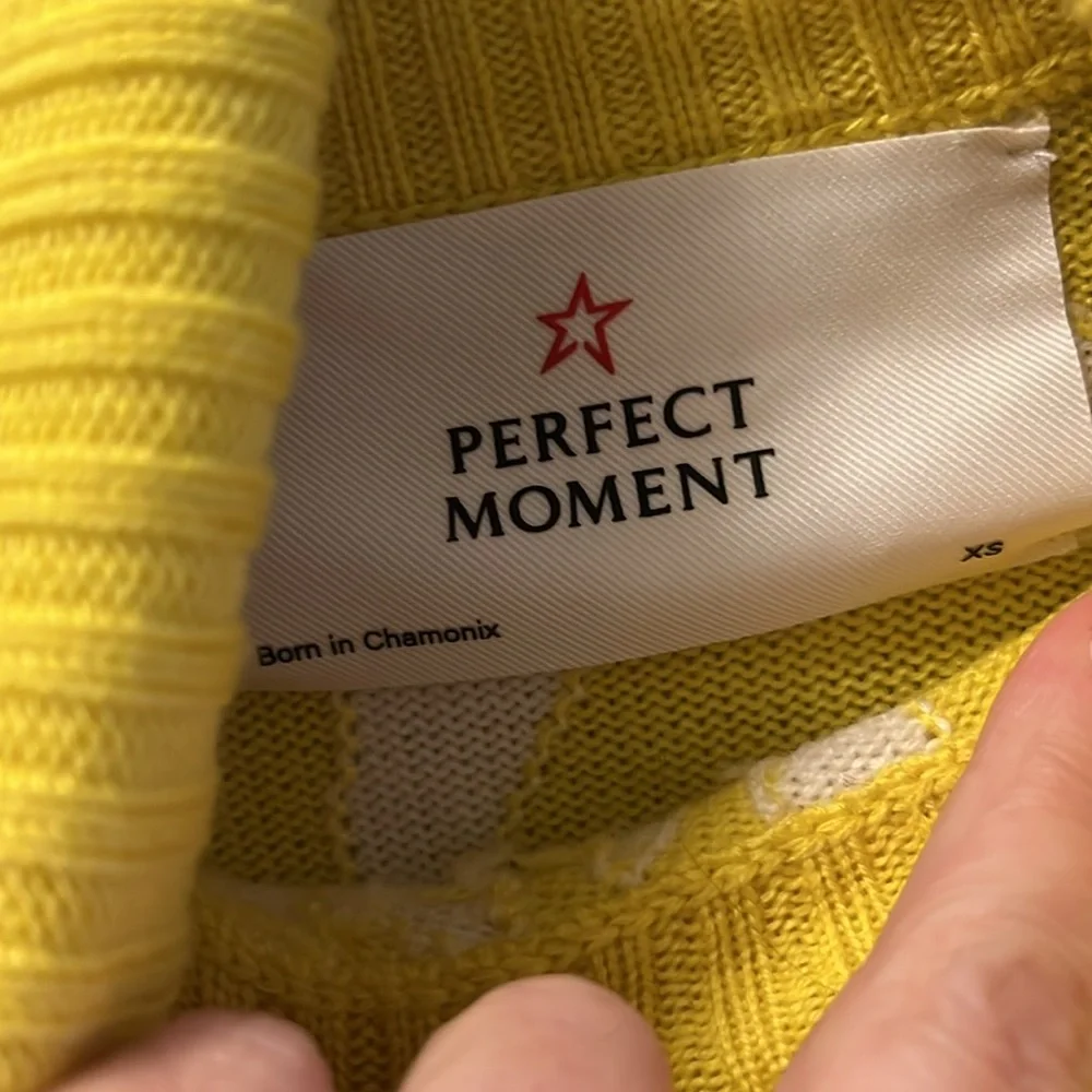 Perfect Moment Turtle Neck Extra Fine Merino Wool Star Logo Top - Picture 2 of 9